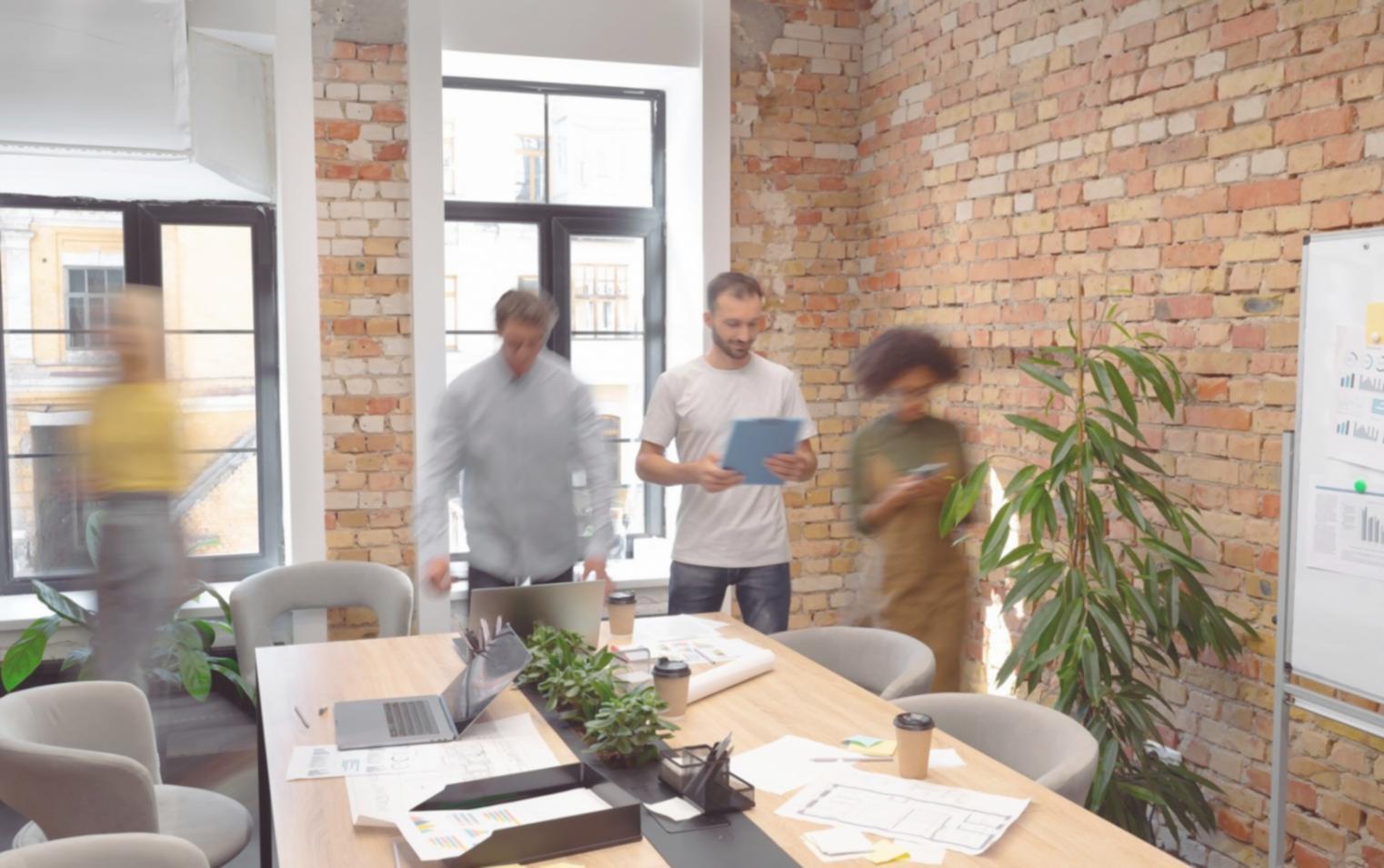 Asesoramiento financiero personalizado - equipo de didumnarianaro trabajando con clientes para mejorar su gestión de presupuestos